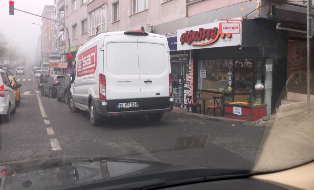 Atatürk Bulvarı'nda Yol Delindi