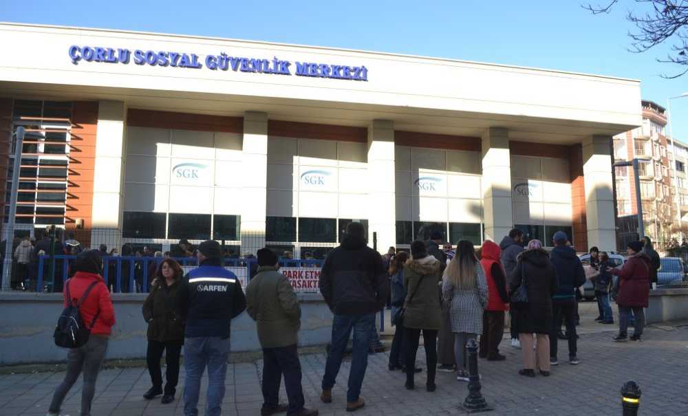 Sgk Önlerindeki Yoğunluk Azaldı
