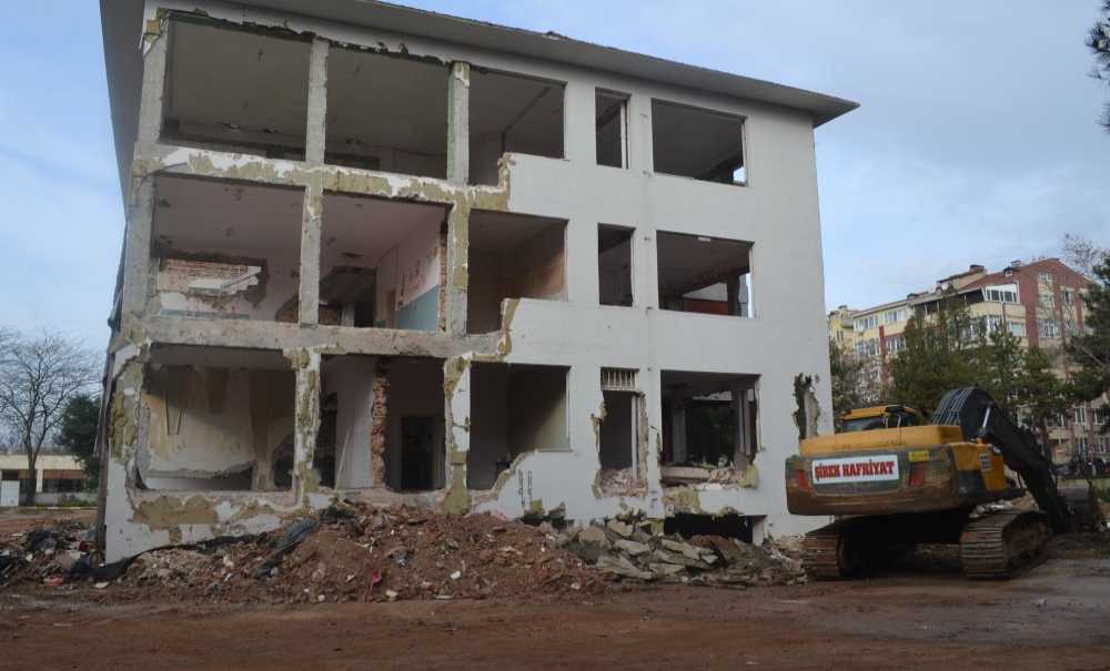 Çorlu İlkokulu Tamamen Yıkıldı
