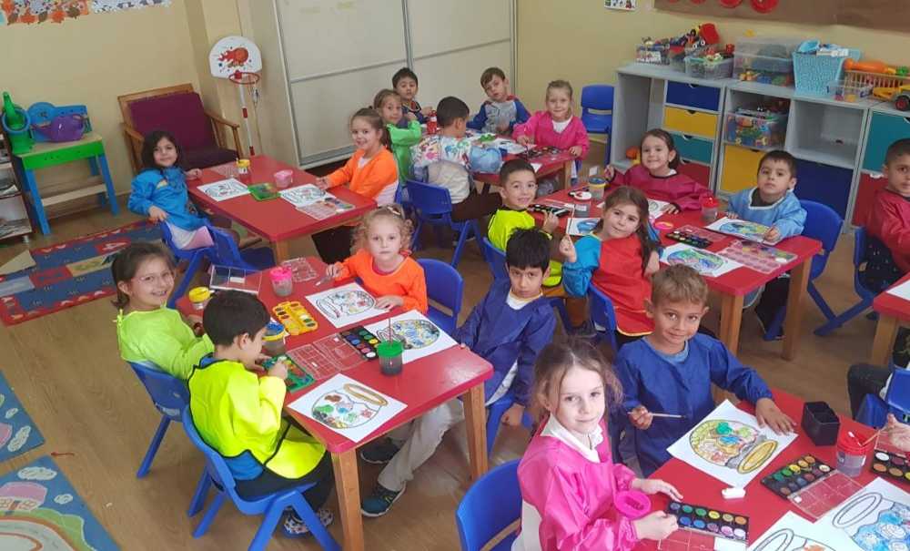 Minik Öğrencilerin Karne Heyecanı Yüzlerine Yansıdı