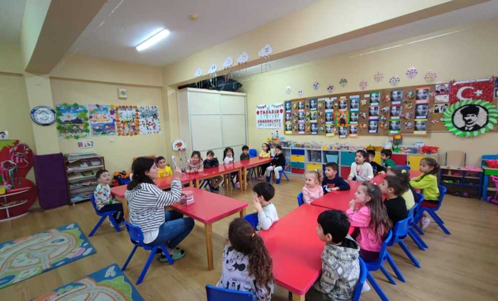 Minik Öğrencilerin Karne Heyecanı Yüzlerine Yansıdı