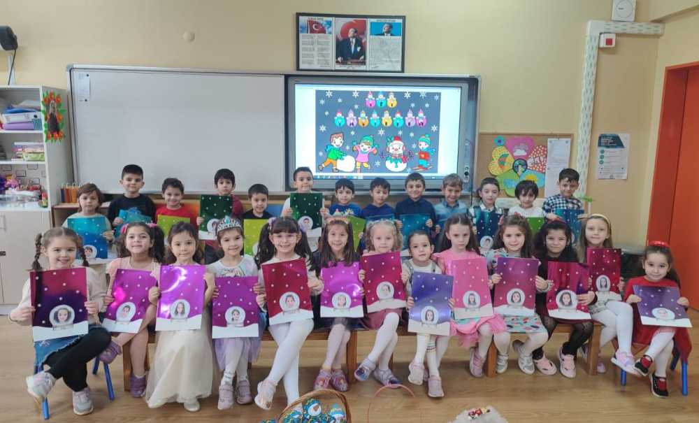 Minik Öğrencilerin Karne Heyecanı Yüzlerine Yansıdı