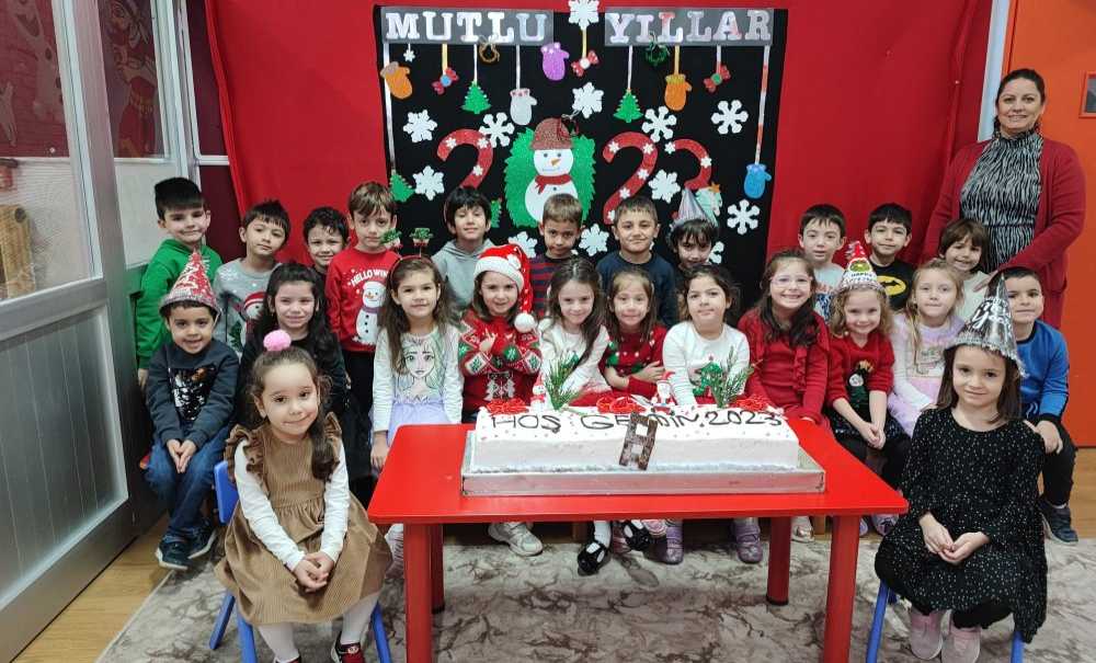 Minik Öğrencilerin Karne Heyecanı Yüzlerine Yansıdı