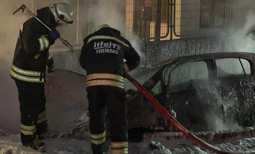 Şarampole Uçan Araçta Yangın Çıktı: 2 Yaralı