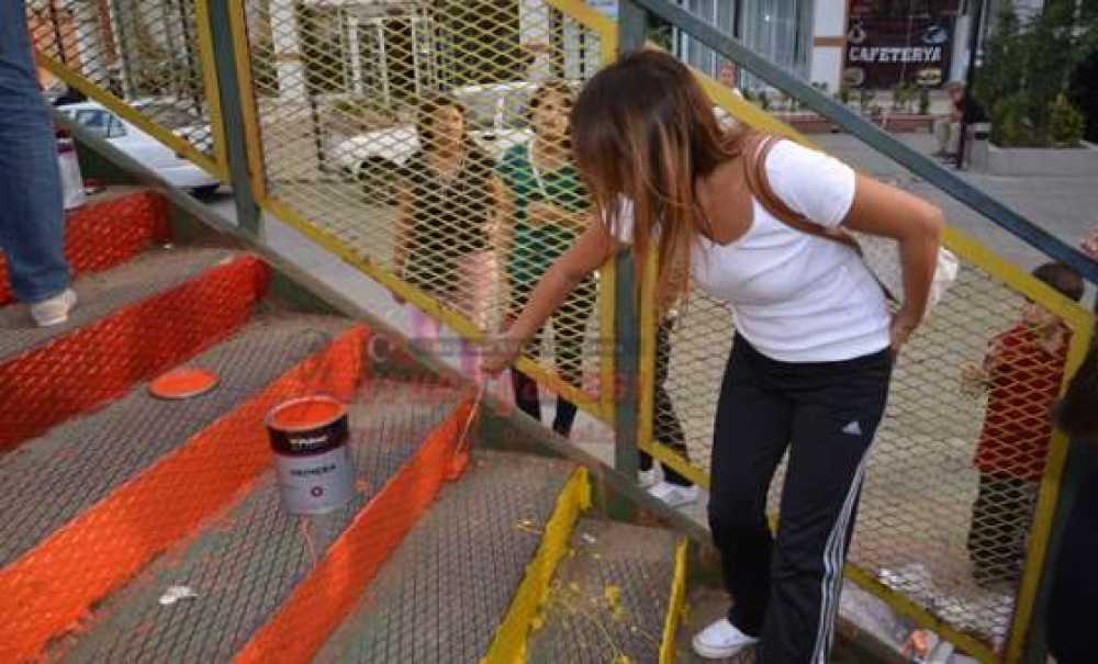 Merdivenler Rengarenk