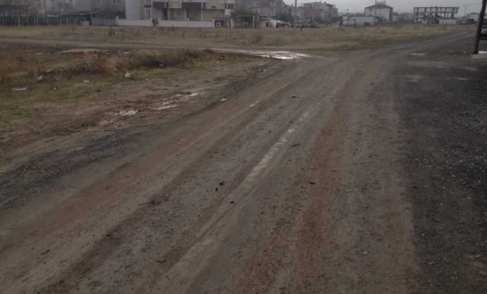 Vatandaş Çamura Mahkum Edildi