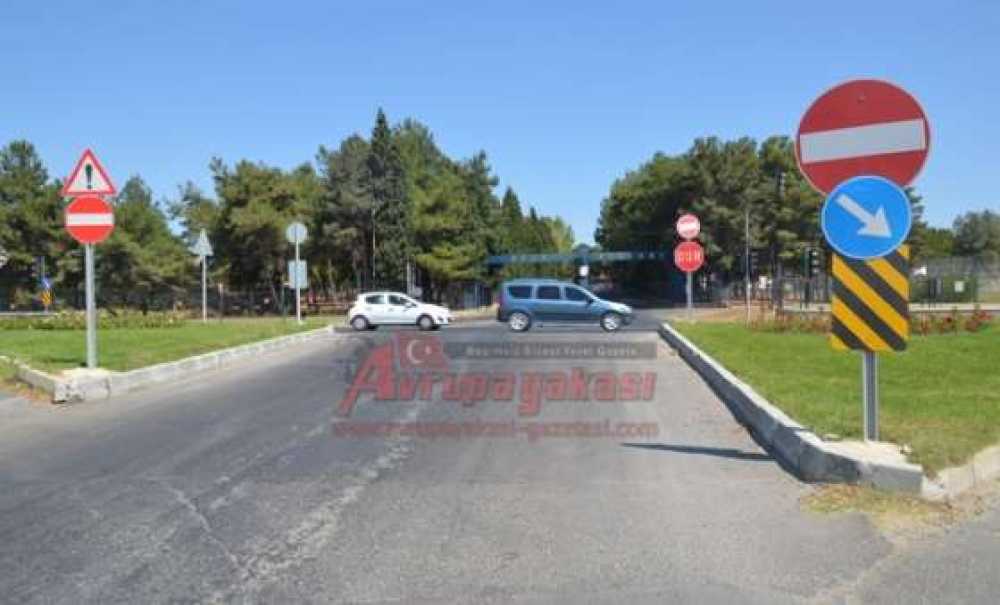 Sürücüler Kavşakta Tehlike Saçıyor