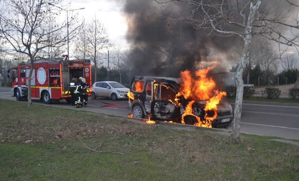 Alev Alev Yanan Araç Küle Döndü!