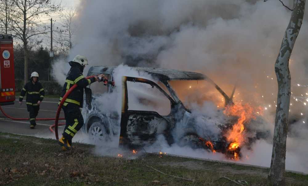 Alev Alev Yanan Araç Küle Döndü!