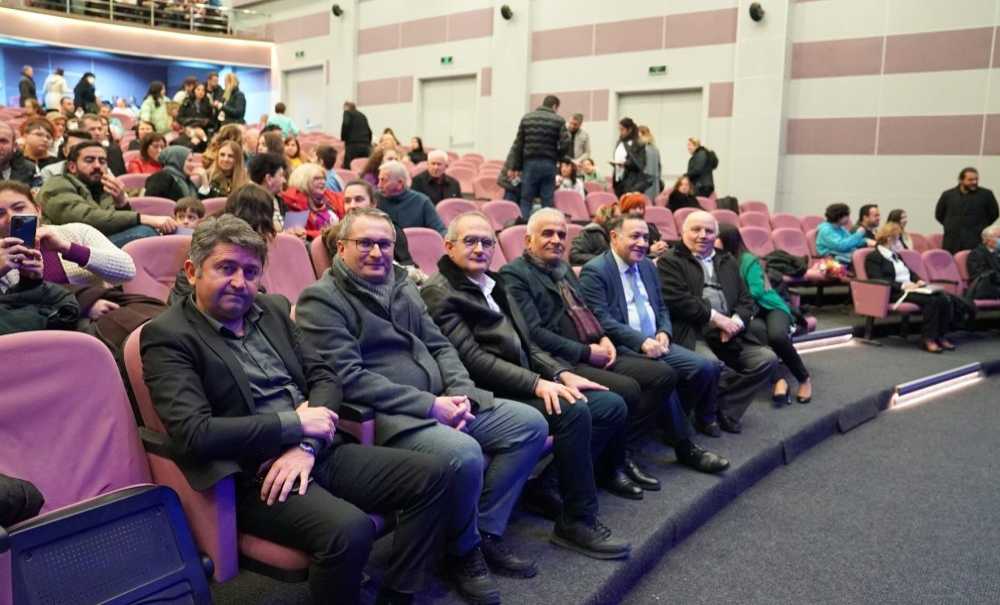 Cem Vakfı Korosu İzleyicileri Büyüledi