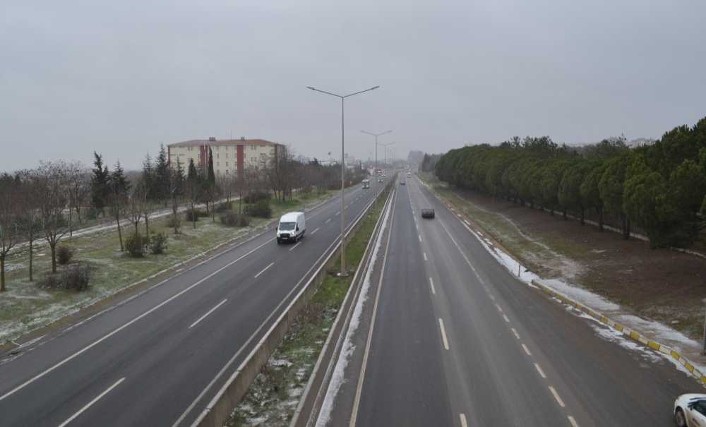 Çorlu'da Soğuk Hava Etkisini Sürdürüyor