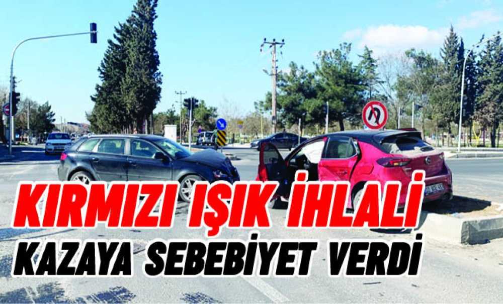 Kırmızı Işık İhlali Kazaya Sebebiyet Verdi