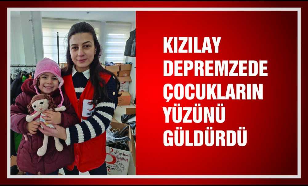Kızılay Depremzede Çocukların Yüzünü Güldürdü