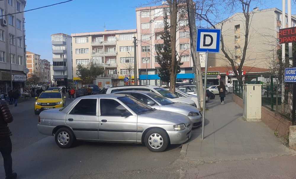 Durak Mı Park Yeri Mi?