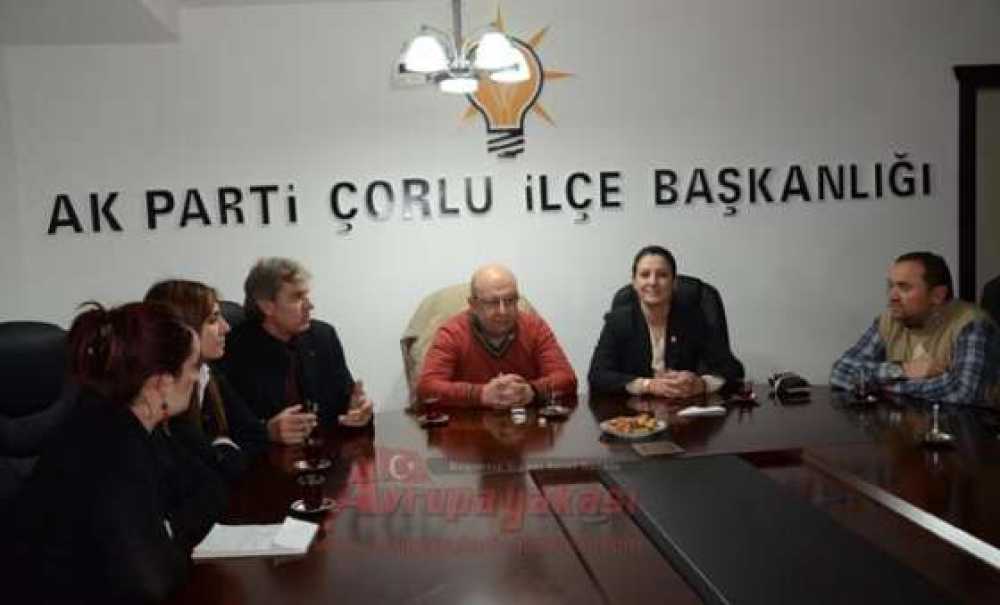 Ak Parti'den Rozet Takma Töreni