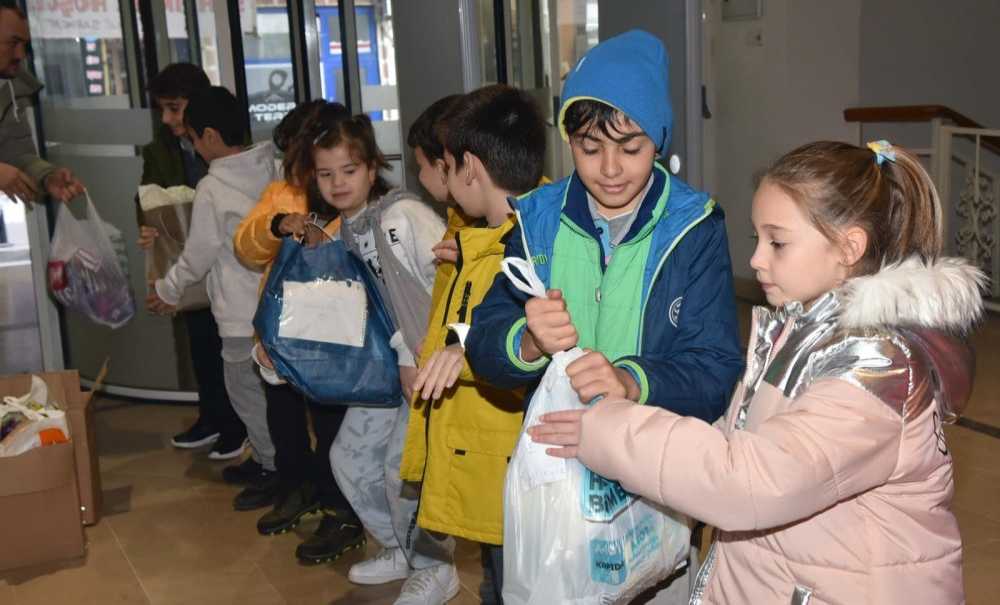 Minik Yürekler Depremzedelerin Yardımına Koştu