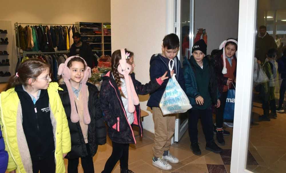 Minik Yürekler Depremzedelerin Yardımına Koştu