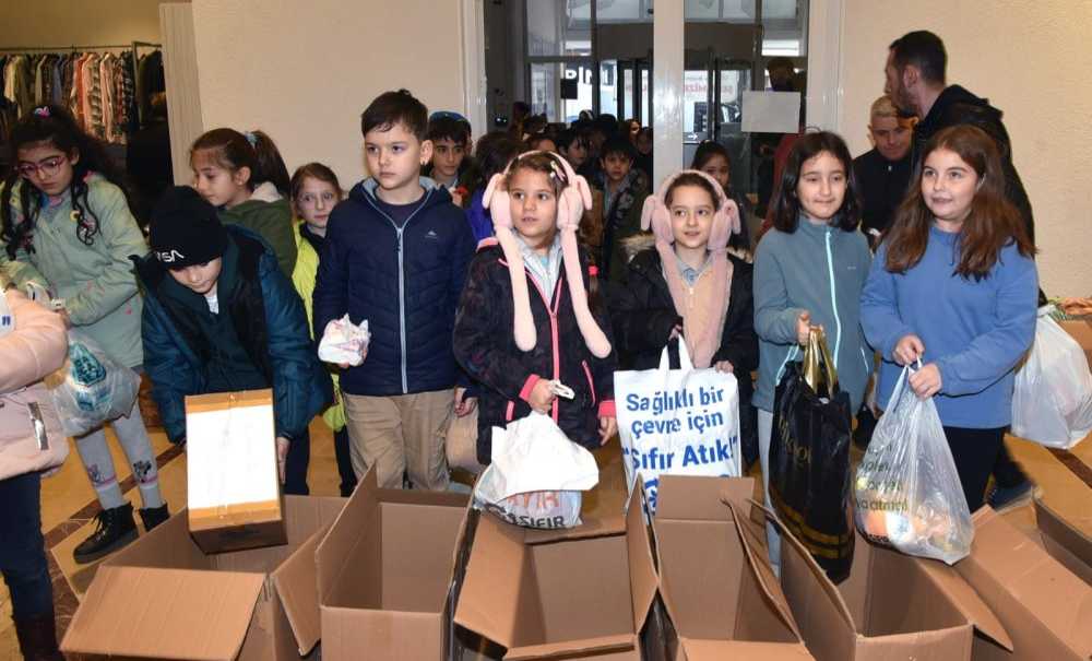 Minik Yürekler Depremzedelerin Yardımına Koştu