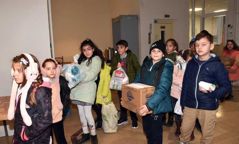 Minik Yürekler Depremzedelerin Yardımına Koştu