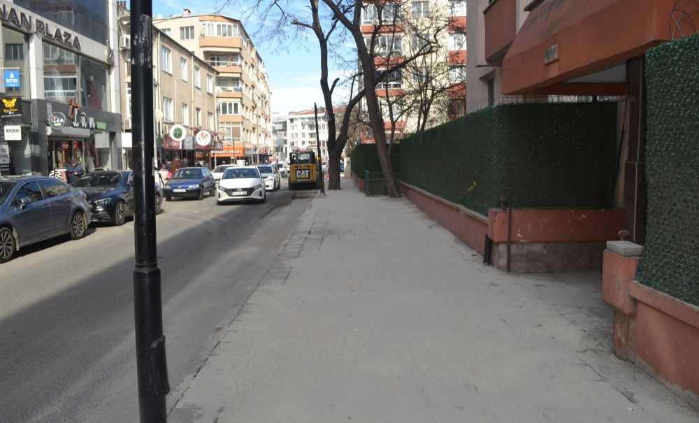 Şinasi Kurşun Caddesi'ndeki Kaldırımlar Yapıldı