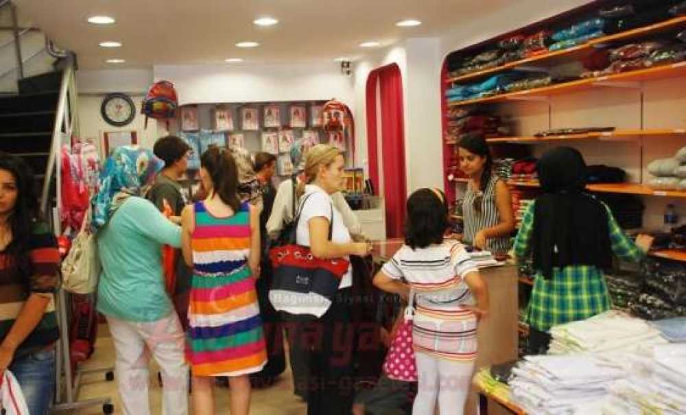 Okul Kıyafetlerinde Yeniden Üniforma Ve Önlüğe Dönüldü