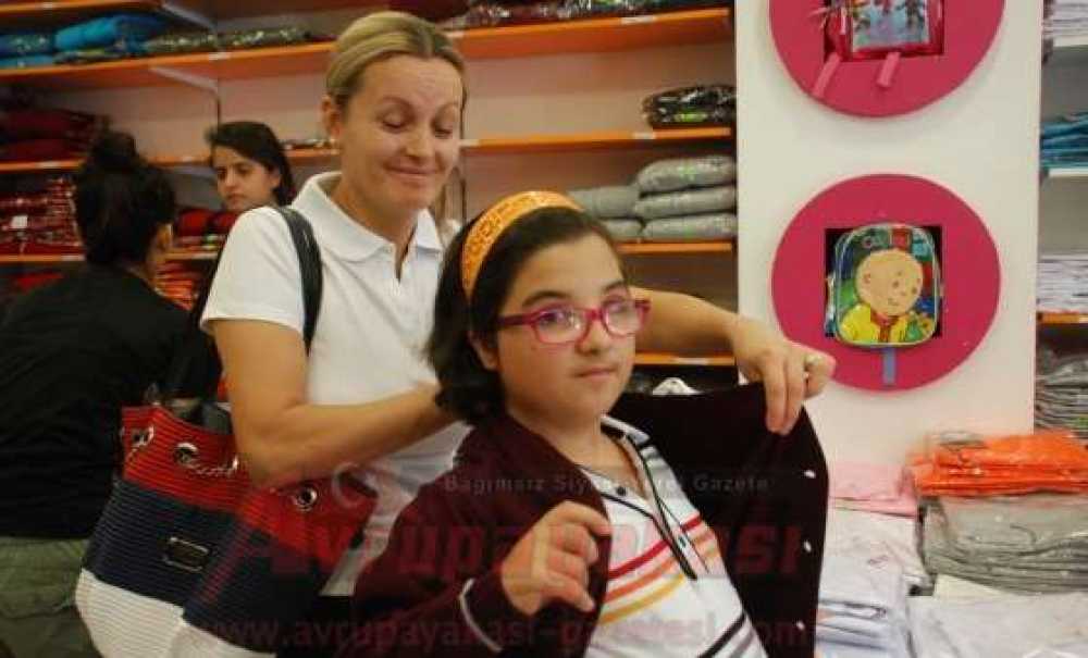 Okul Kıyafetlerinde Yeniden Üniforma Ve Önlüğe Dönüldü