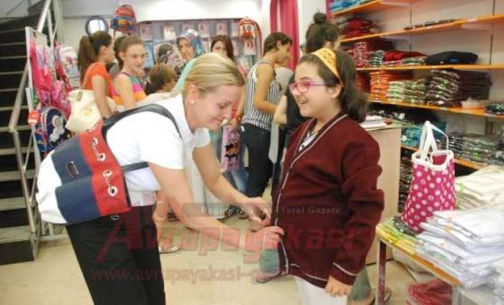 Okul Kıyafetlerinde Yeniden Üniforma Ve Önlüğe Dönüldü