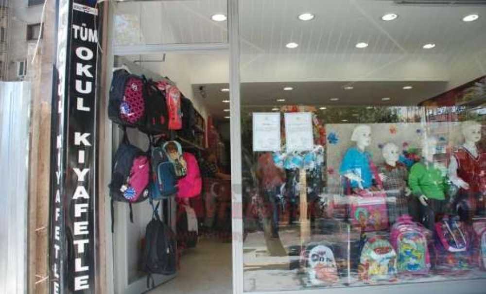 Okul Kıyafetlerinde Yeniden Üniforma Ve Önlüğe Dönüldü