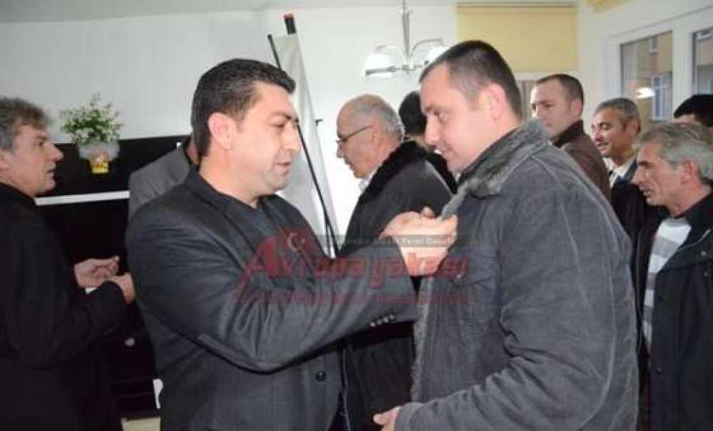 Ak Parti'den Rozet Takma Töreni