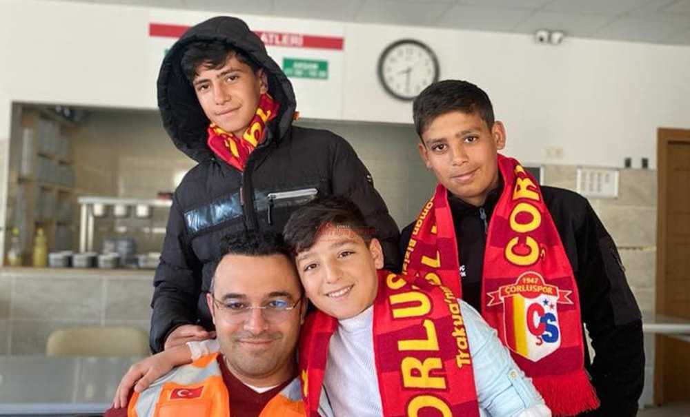 Atkılar Ve Oyuncaklar Deprem Bölgesine Gönderildi