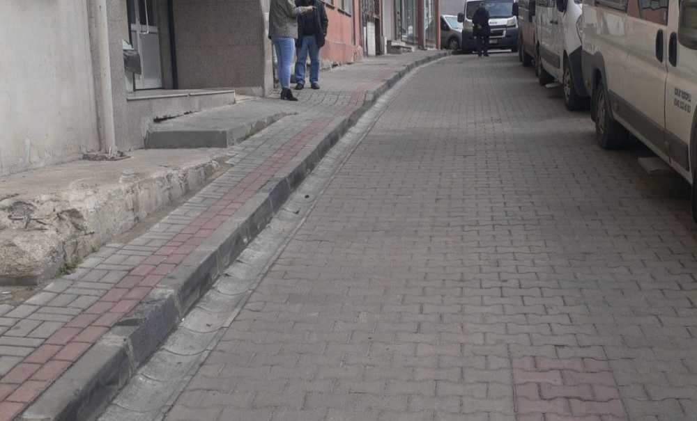 Okul Önü Çöktü, Günlerdir Yapılmayı Bekliyor