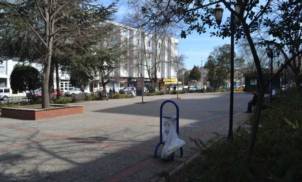 Parklardaki Pislik Gözlerden Kaçmıyor