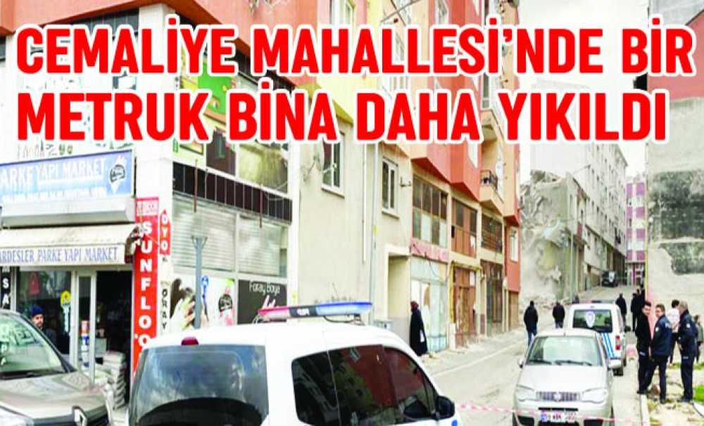 Cemaliye Mahallesi'nde Bir Metruk Bina Daha Yıkıldı