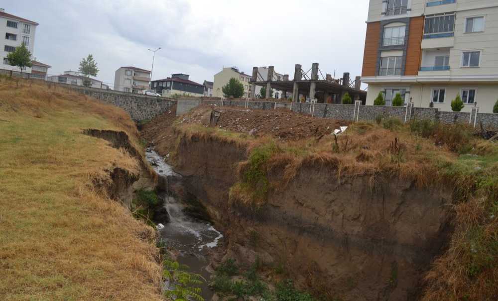 Dere Önce Dolduruldu Sonra Yol Açıldı