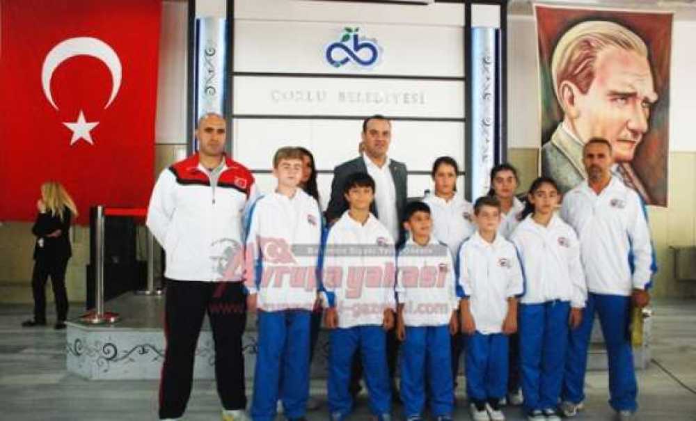 Çorlu Belediyesinden Altın Yağmuru