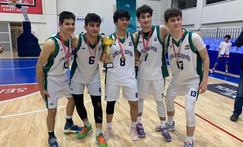 Namağlup Şampiyon Oldular