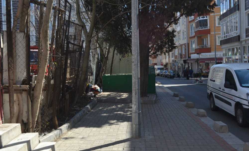 Yan Yatan Duvar Güvenli Hale Getirildi