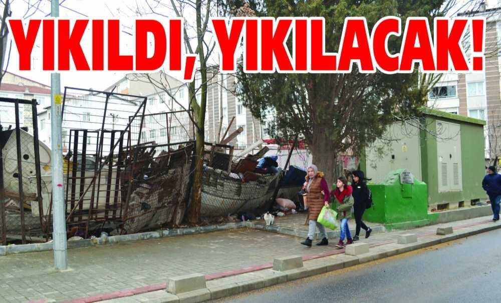 Yan Yatan Duvar Güvenli Hale Getirildi