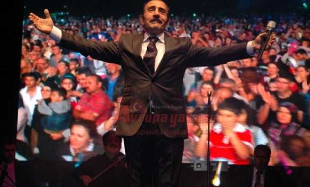 Mustafa Keser Söyledi, Çorlu Eşlik Etti