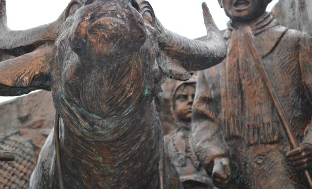 Heykellerin Rengi Değişmeye Başladı