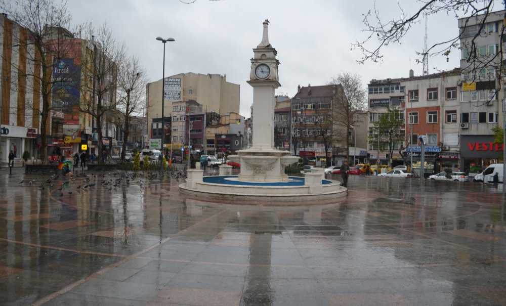 Güneşi Gören Meydanlara Akın Etti