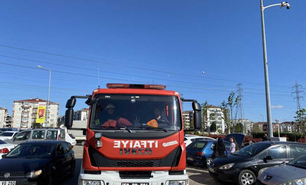 Marşa Bastı Araç Bir Anda Alev Aldı