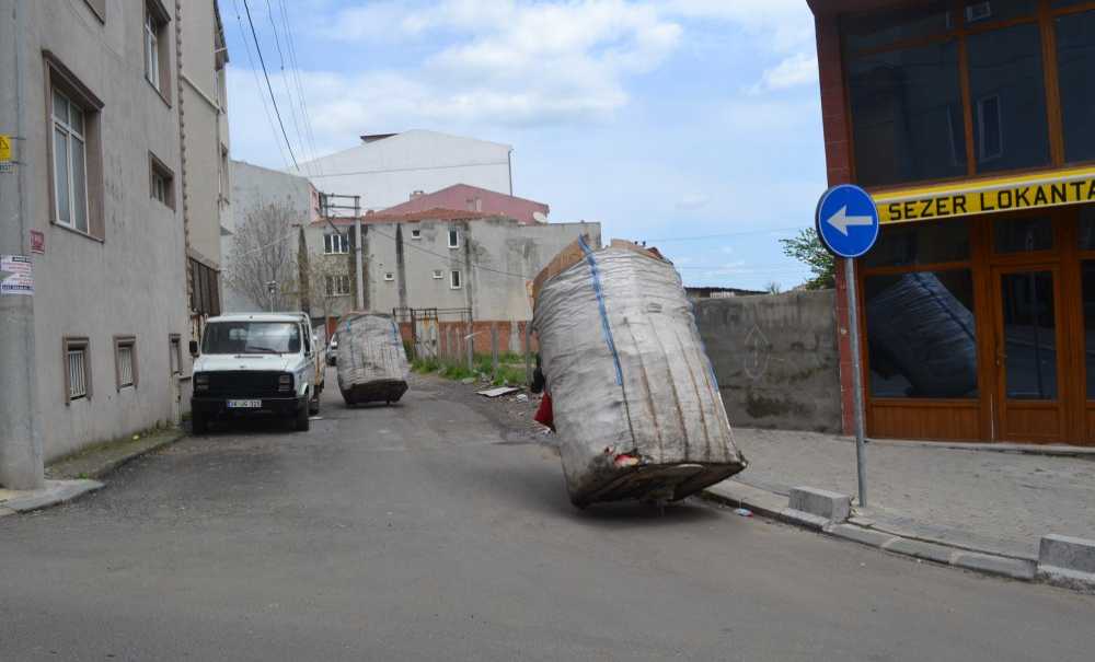Çekçekçiler Trafiği Olumsuz Etkiliyor