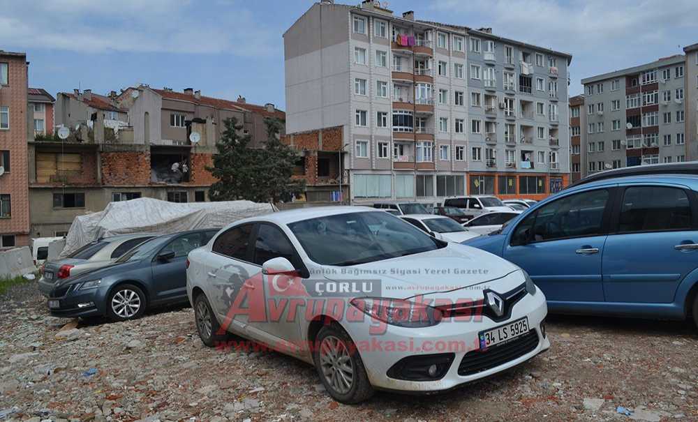 Otoparktaki Çöp Yığınına Tepki