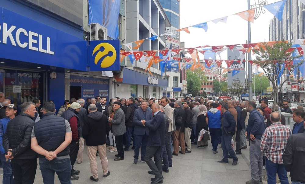 “Kaçli Masa Olduklari Belli̇ Deği̇l”