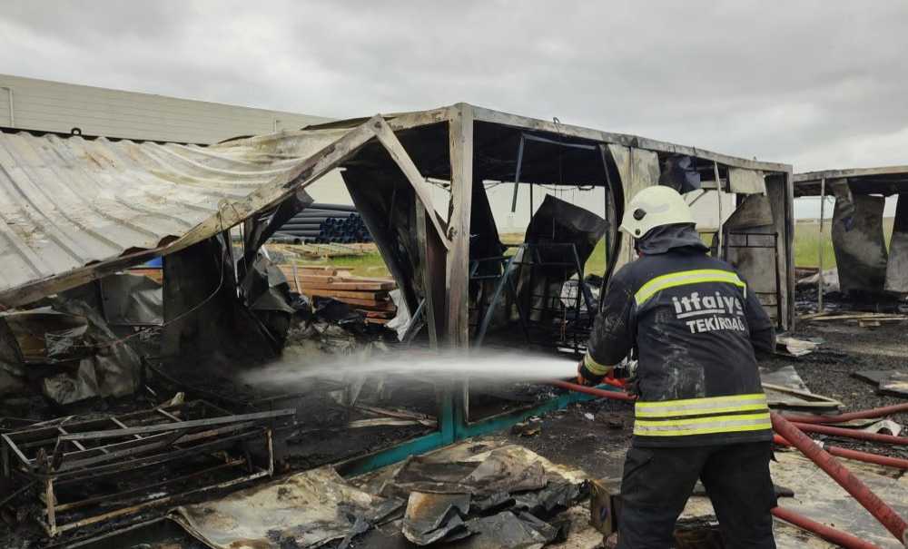 İşçilerin Kaldığı Konteyner Küle Döndü