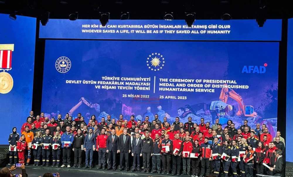 Cansuyu Derneği'ne Üstün Fedakarlık Madalyası Verildi