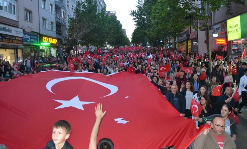 Fener Alayı Yürüyüşü Gelincik Tarlasına Döndü