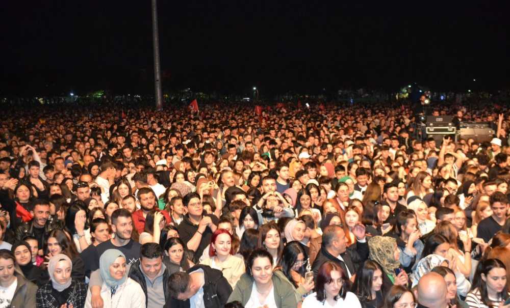 Fener Alayı Yürüyüşü Gelincik Tarlasına Döndü