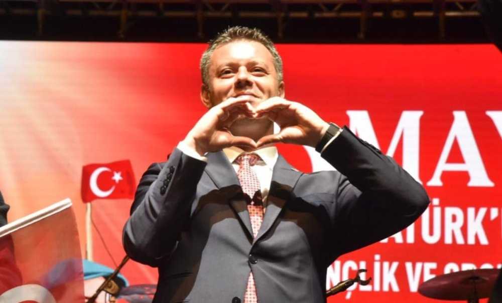 Fener Alayı Yürüyüşü Gelincik Tarlasına Döndü